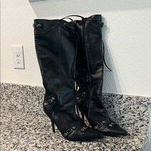 Sleek Black Heeled Boots for Women